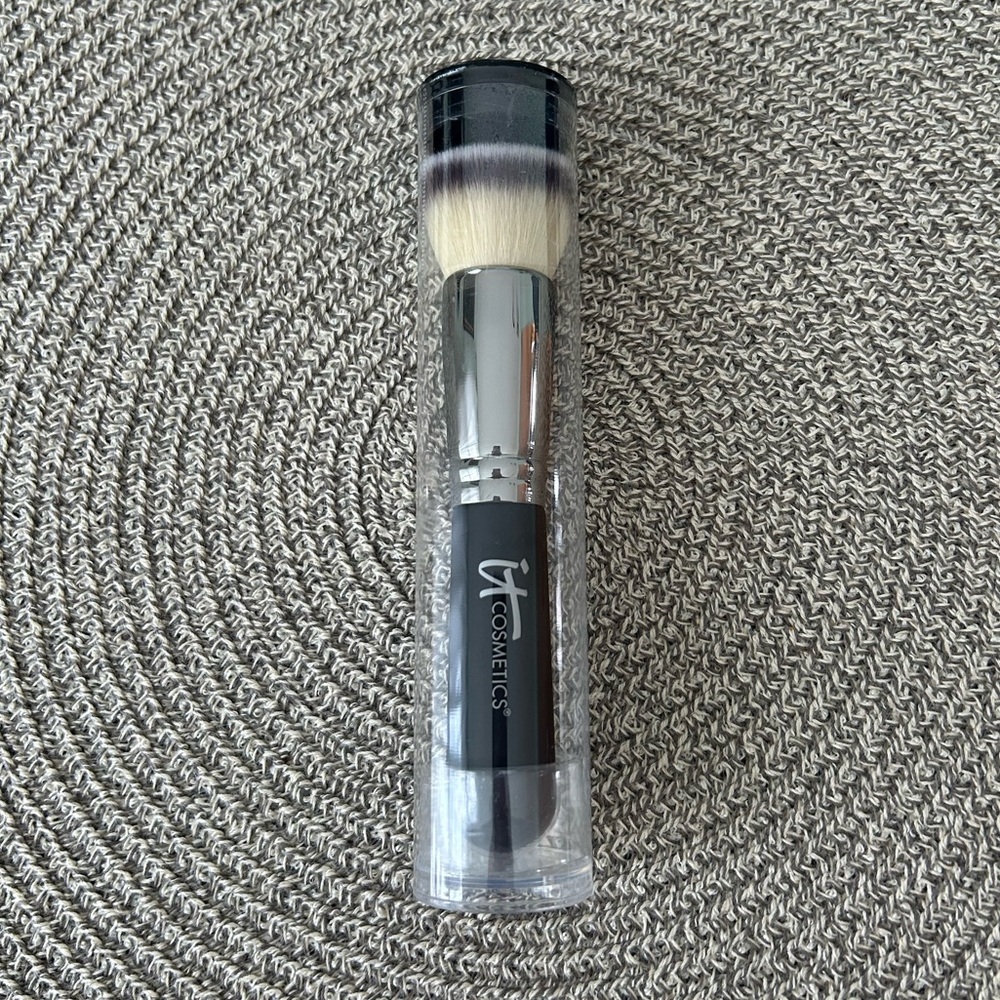 IT Cosmetics Makeup Brush